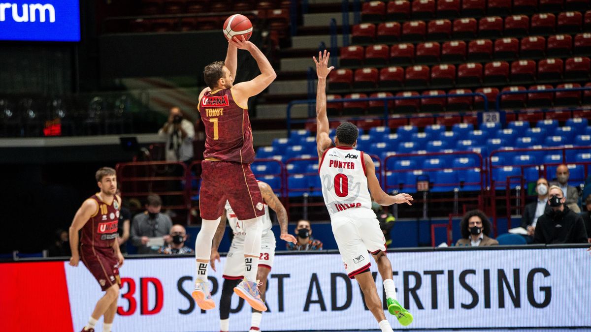 Stefano Tonut #7 of Umana Reyer Venezia Kevin Punter #0 of AX Armani Exchange Milano in action during the LBA Frecciarossa Final Eight 2021 match between AX Armani Exchange Milan and Umana Reyer Venezia