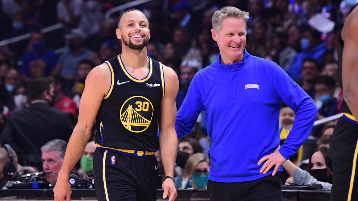 Stephen Curry et Steve Kerr peuvent avoir le sourire après le début de saison des Golden State Warriors