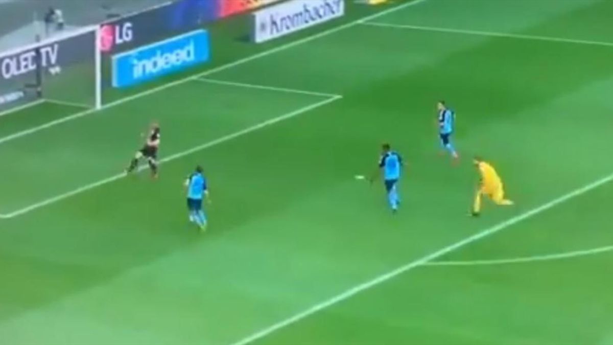 udivitelnoe spasenie zashitnika v matche