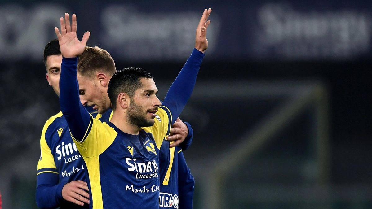 Gianluca Caprari esulta dopo il gol in Verona-Bologna - Serie A 2021-22