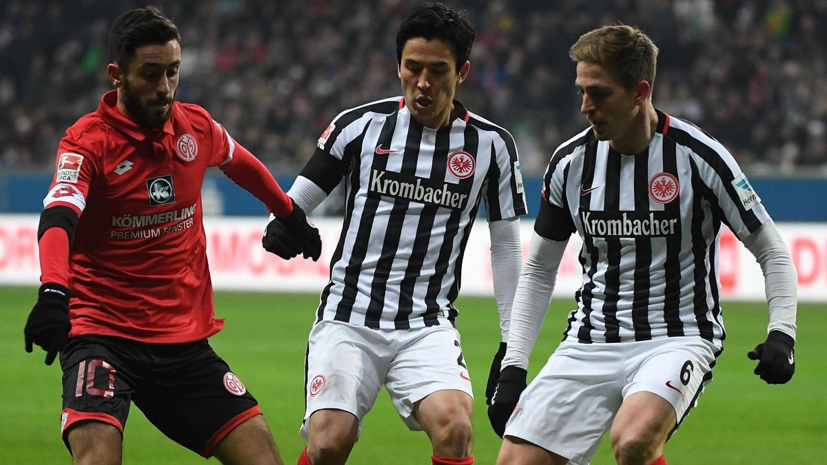 Eintracht Frankfurt schlägt den 1. FSV Mainz 05 und ...