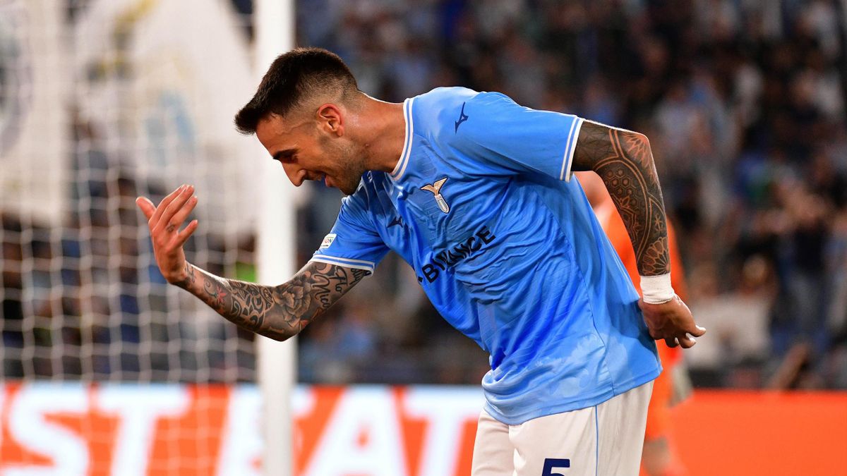 Matias Vecino of SS Lazio celebrates a fourth goal during the UEFA Europa League group F match between SS Lazio and Feyenoord
