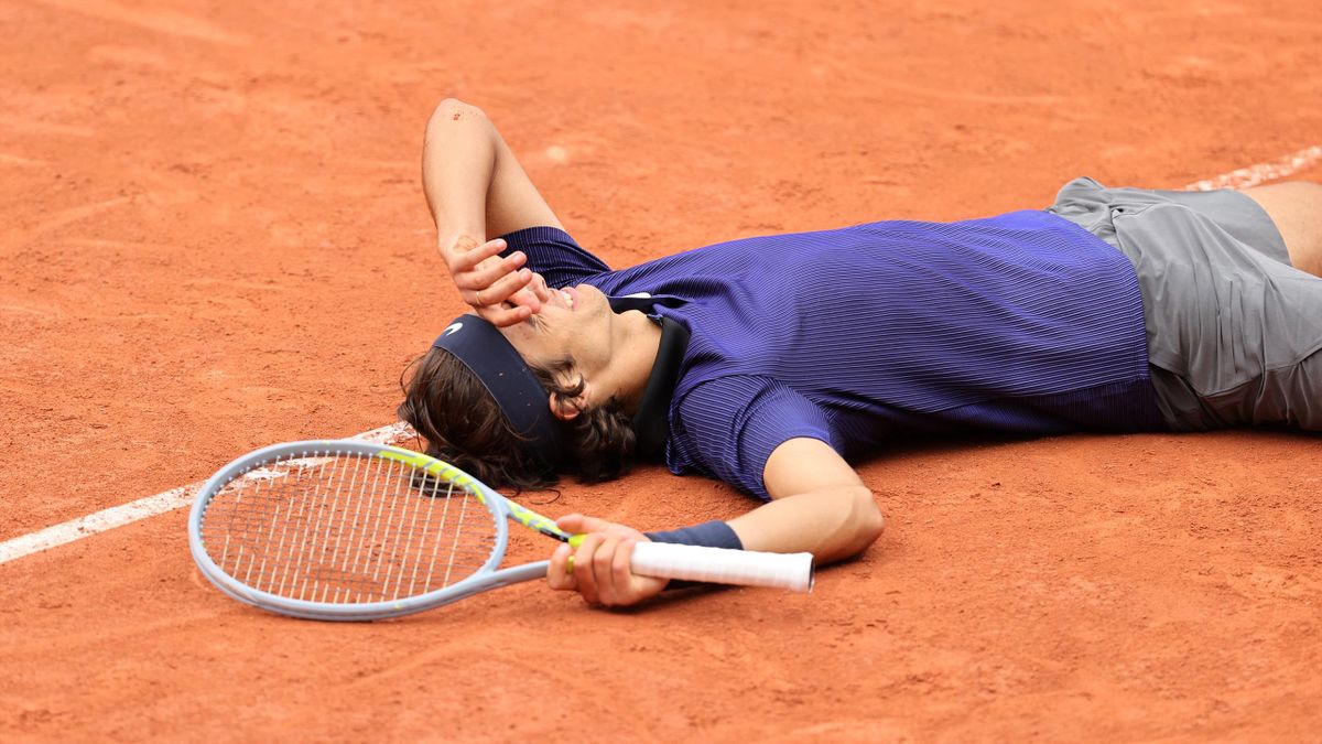 L'émotion de Lorenzo Musetti, qualifié pour la deuxième semaine de Roland-Garros, à l'issue de son succès lors du 3e tour face à Marco Cecchinato - 05/06/2021