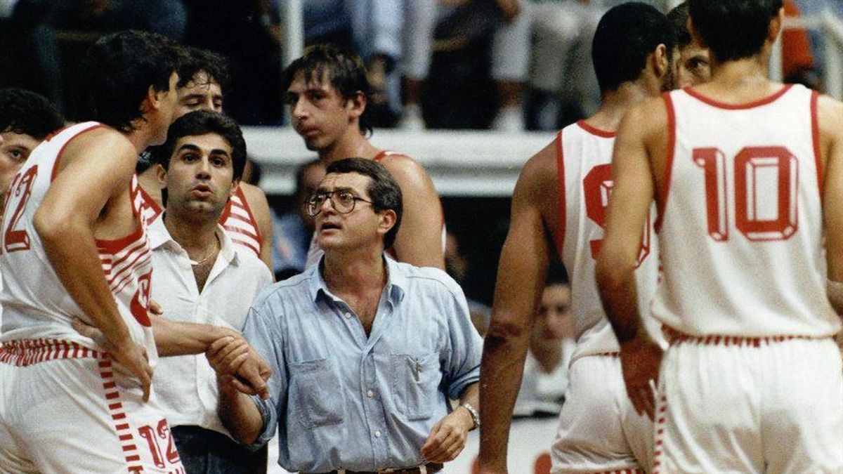 Valerio Bianchini e Sergio Scariolo sulla panchina della Scavolini Pesaro, 1988