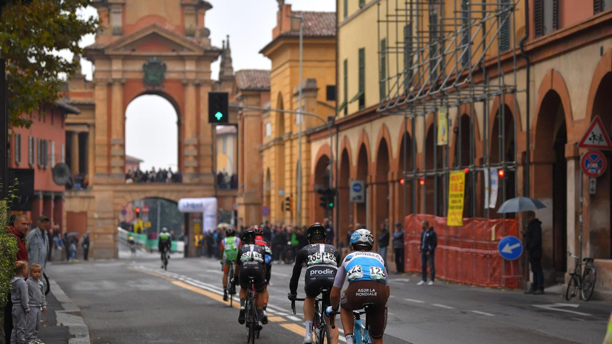Giro dell´Emilia na závěr pětkrát k bazilice Madonna di San Luca