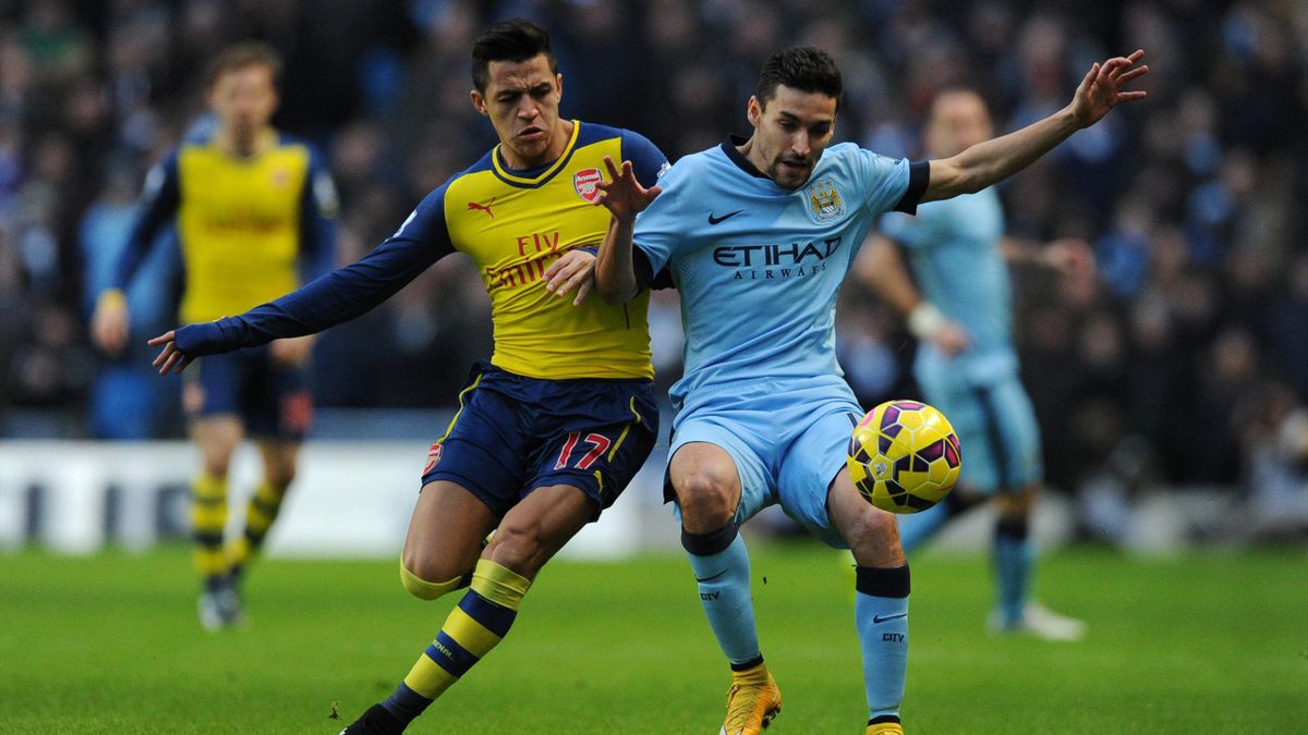 Alexis Sanchez à la lutte avec Jesus Navas pendant Manchester City-Arsenal