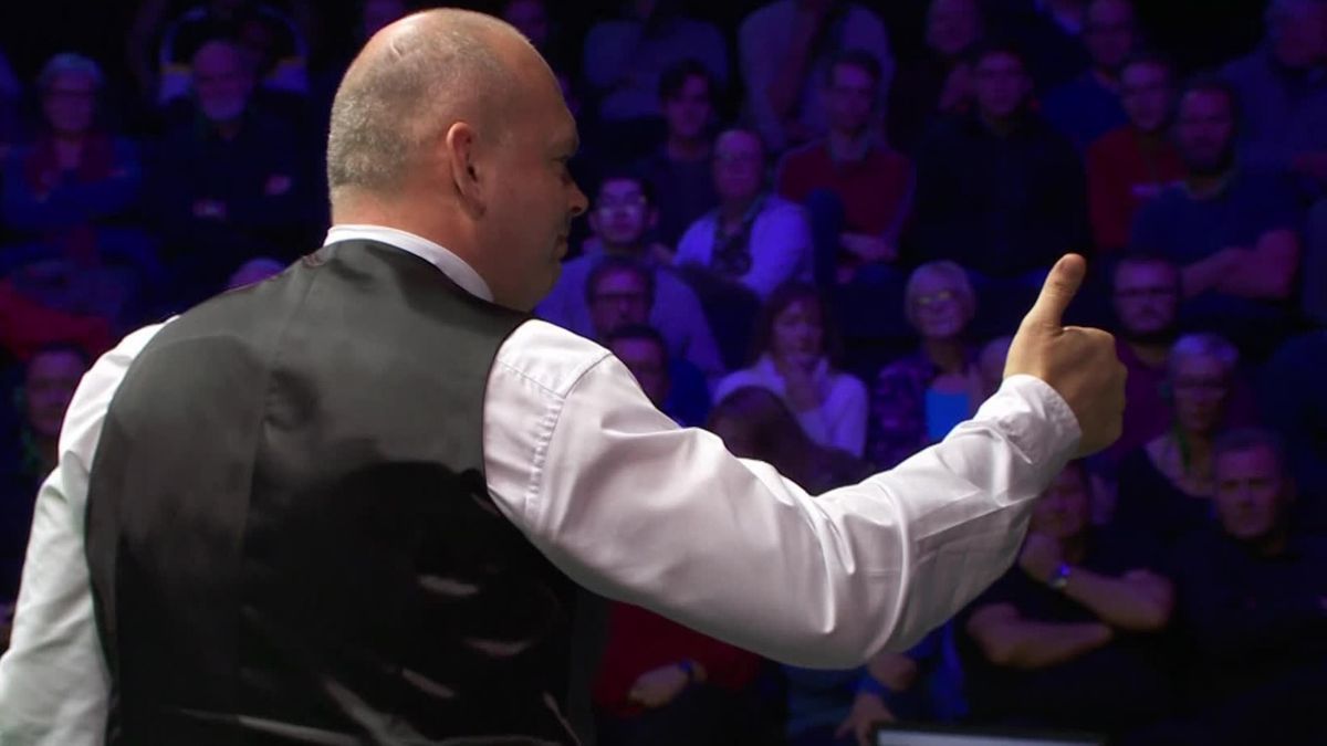 UK Championship : Stuart Bingham distracted by a spectator's mobile phone ringing