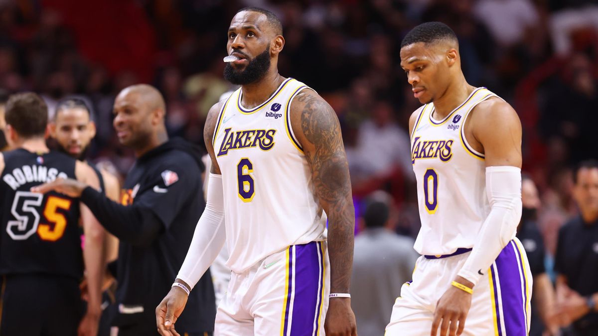 LeBron James y Russell Westbrook en la derrota de los Lakers ante Miami Heat