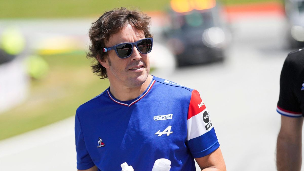 Fernando Alonso has signed a new contract with Alpine F1 for the 2022 season