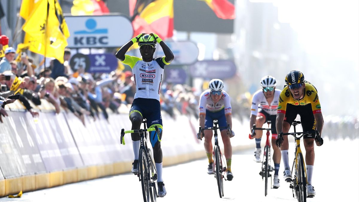 GentWevelgem Wout van Aert tegen de rest en kansen voor Wiebes een