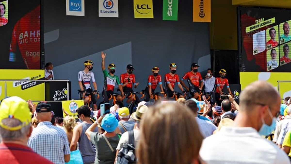 Il team Bahrain Victorious alla presentazione del Tour de France 2021