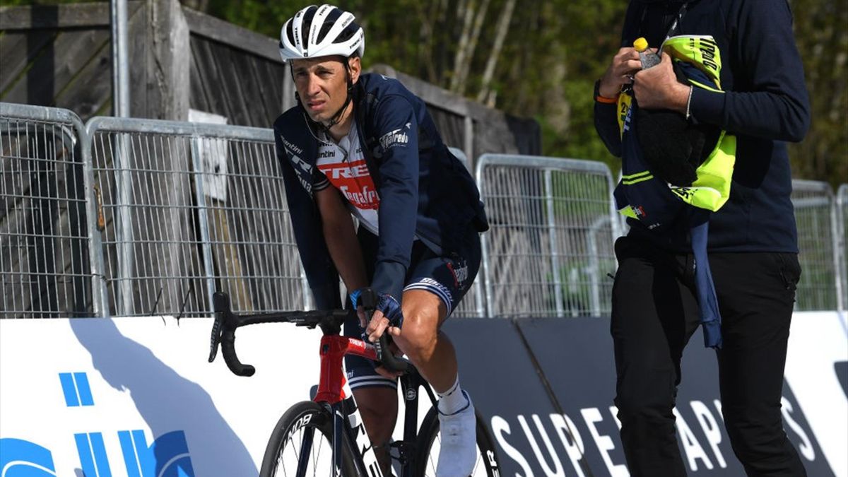 Vincenzo Nibali al termine della tappa di Sega di Ala dopo una caduta - Giro d'Italia 2021