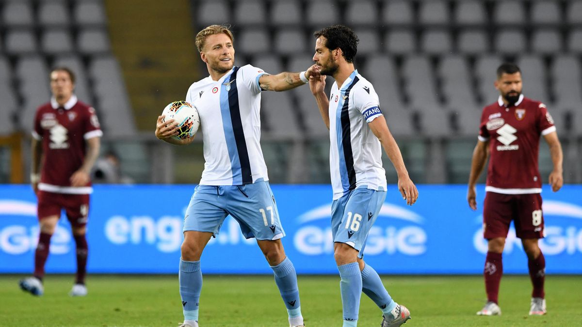 Ciro Immobile (mit Ball) und Marco Parolo schossen Lazio Rom zum Sieg beim FC Turin