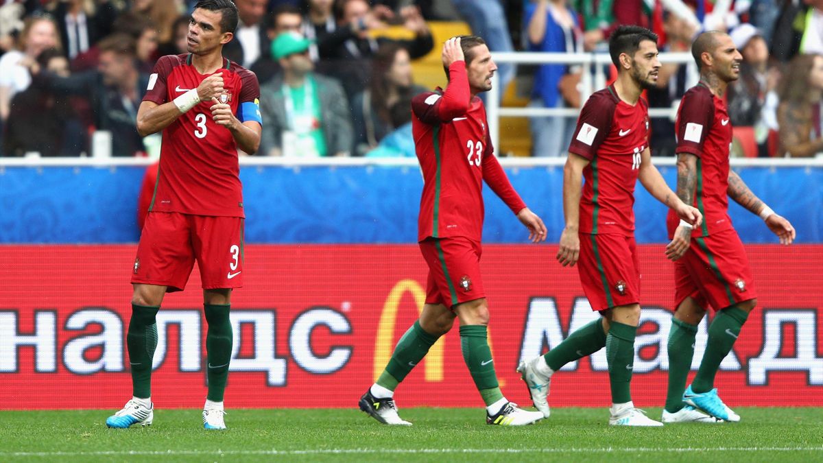 Les Portugais célèbrent le but de Pepe lors de la petite finale de la Coupe des Confédérations.