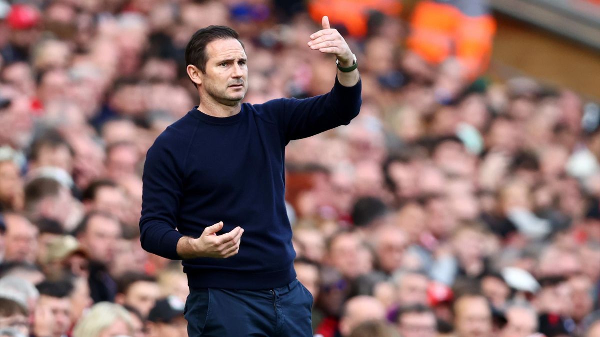 Frank Lampard, manager of Everton, gives his team instructions during the Premier League match between Liverpool and Everton at Anfield on April 24, 2022 in Liverpool, England.