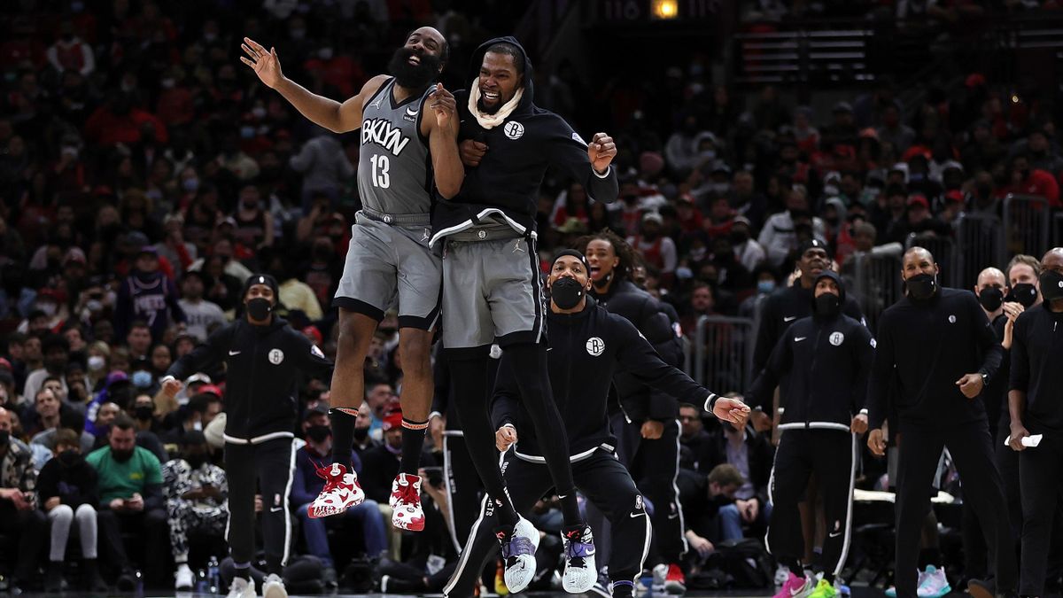 James Harden et Kevin Durant (Brooklyn Nets) peuvent avoir le sourire : ils ont écrasé les Bulls