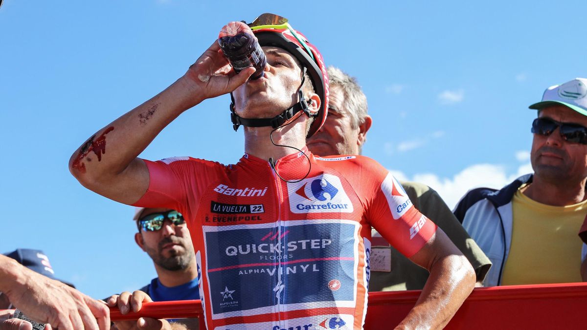 Belgian Remco Evenepoel of Quick-Step Alpha Vinyl enjoys a drink after stage 15 of the 2022 edition of the 'Vuelta a Espana', Tour of Spain cycling race, from Martos to Sierra Nevada (153 km), Spain, Sunday 04 September 2022. BELGA PHOTO DAVID PINTENS (Ph