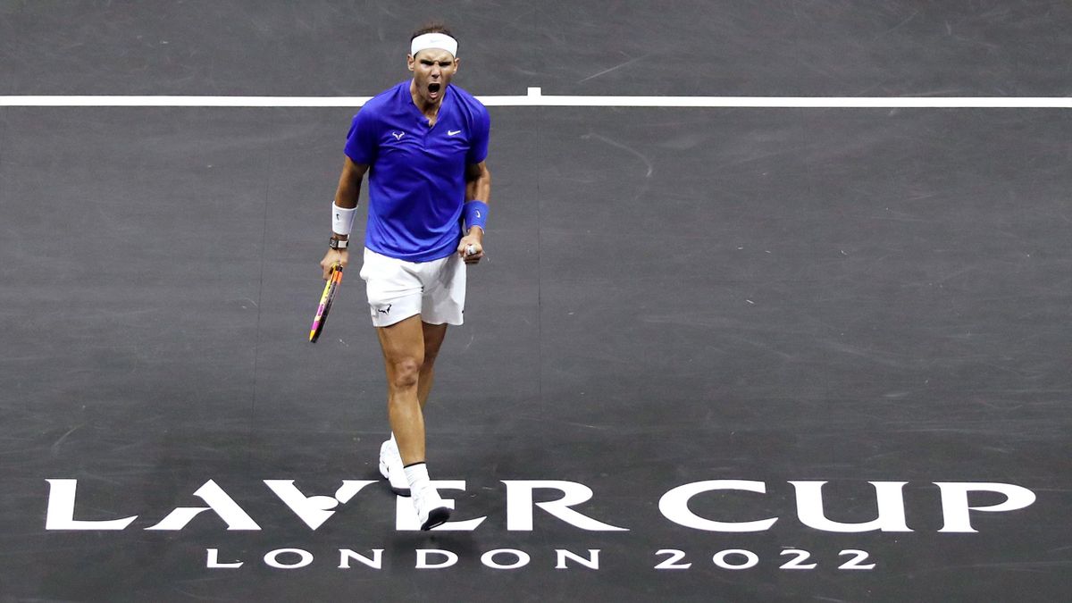 Rafa Nadal celebra un punto en el partido de dobles de la Laver Cup 2022 junto a Roger Federer