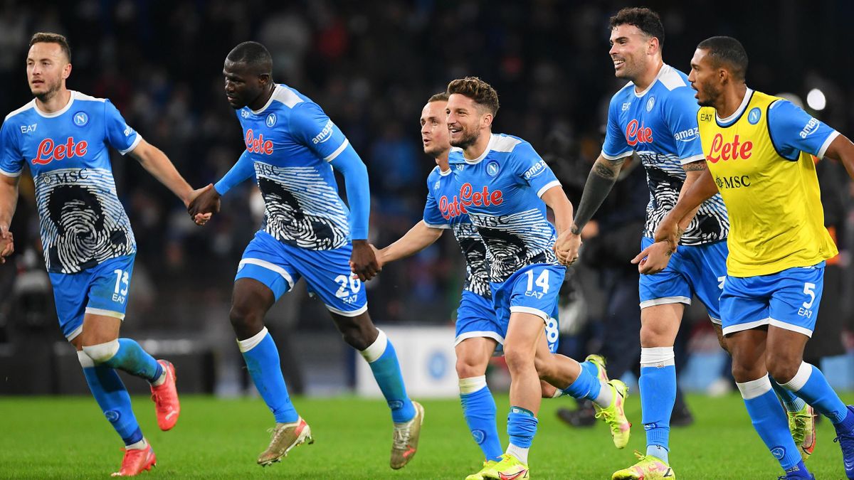 La gioia del Napoli dopo la gara vinta per 4-0 contro la Lazio
