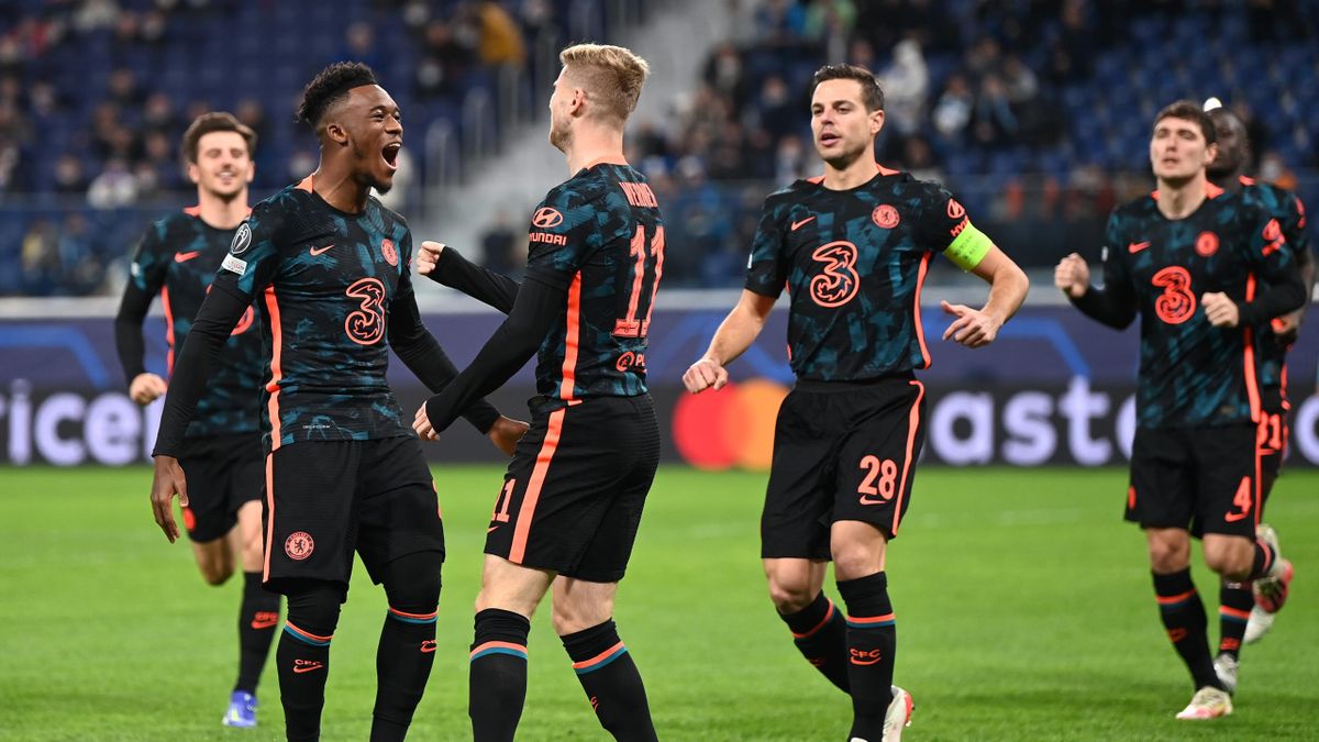 SAINT PETERSBURG, RUSSIA - DECEMBER 08: Timo Werner of Chelsea celebrates with teammates Callum Hudson-Odoi and Cesar Azpilicueta after scoring their side's first goal during the UEFA Champions League group H match between Zenit St. Petersburg and Chelsea