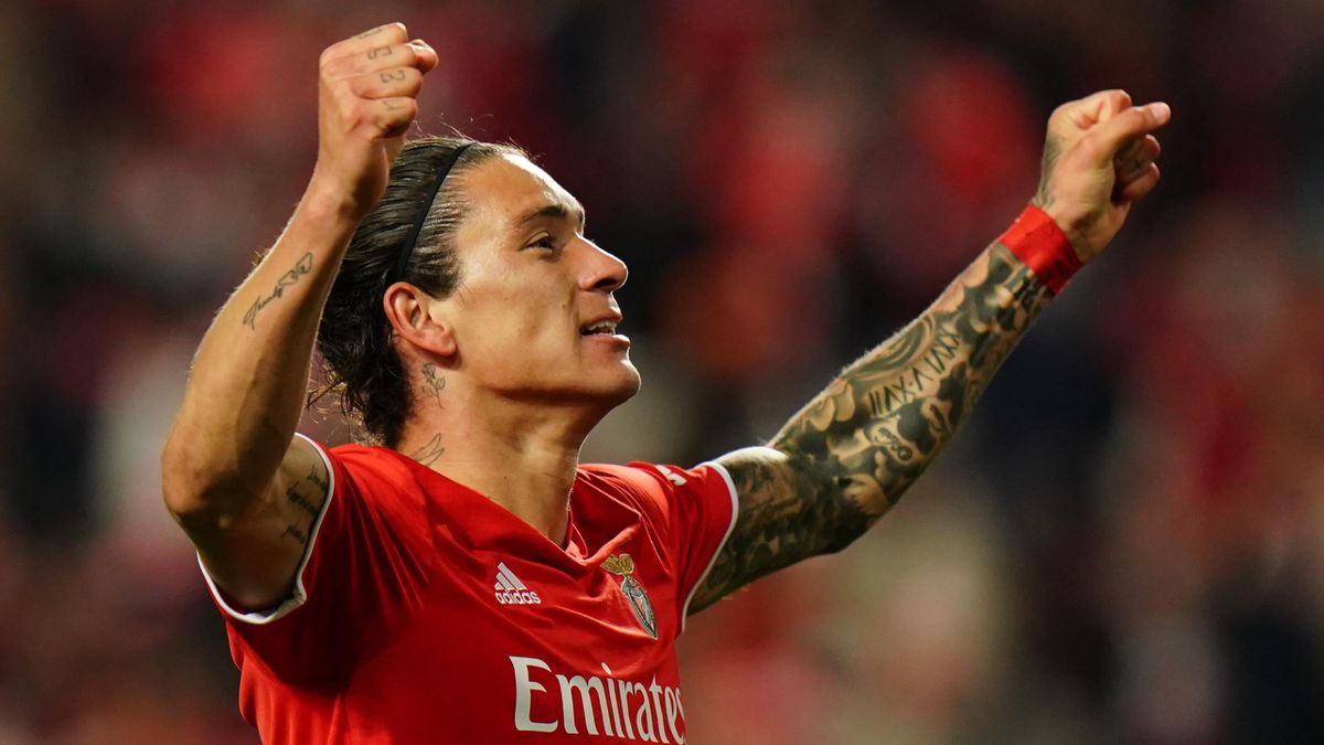 LISBON, PORTUGAL - FEBRUARY 12: Darwin Nunez of SL Benfica celebrates after scoring a goal during the Liga Bwin match between SL Benfica and CD Santa Clara at Estadio da Luz on February 12, 2022 in Lisbon, Portugal. (Photo by Gualter Fatia/Getty Images)
