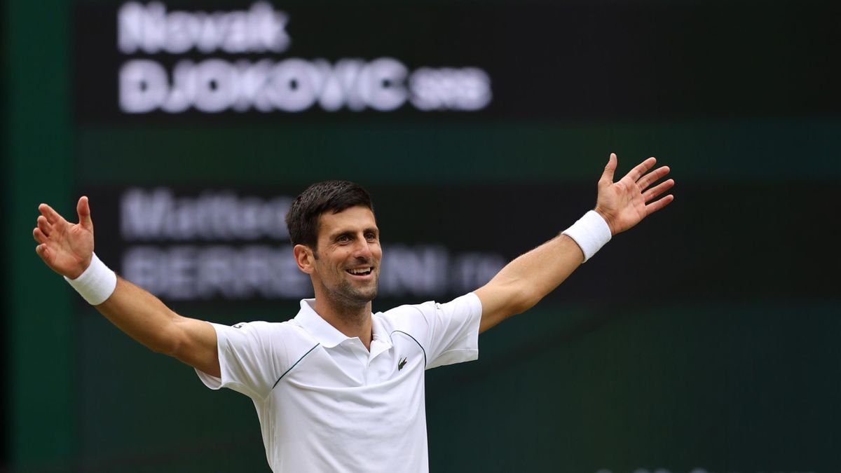 Novak Djokovic feiert seinen Wimbledon-Titel