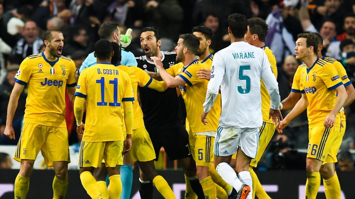 Gianluigi Buffon of Juventus argues with the referee Michael Oliver during the UEFA Champions League Quarter Final scond leg match between Real Madrid and Juventus