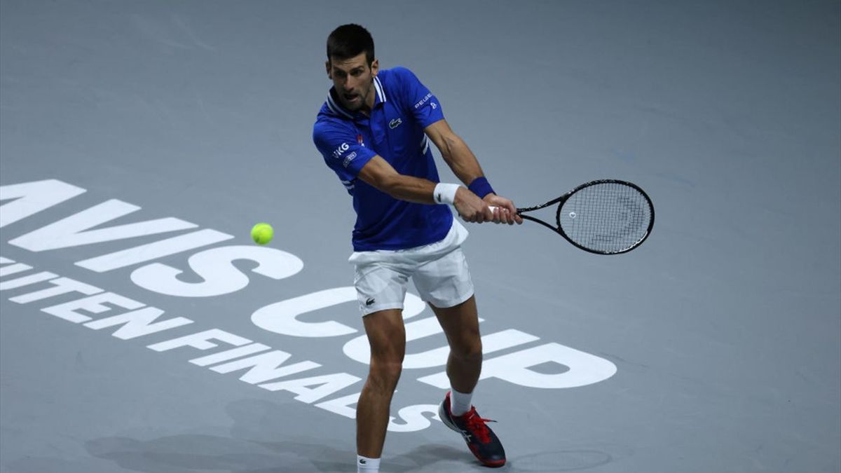 Novak Djokovic durante il match contro Marin Cilic, valido per le semifinali di Coppa Davis 2021 Serbia-Croazia