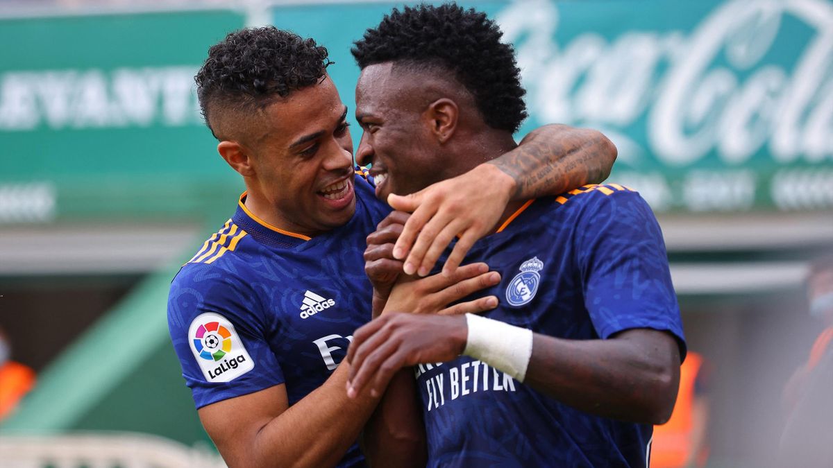 Real Madrid's Brazilian forward Vinicius Junior (R) celebrates with Real Madrid's Dominican forward Mariano Diaz after scoring his team's first goal during the Spanish League football match between Elche CF and Real Madrid CF at the Martinez Valero stadiu