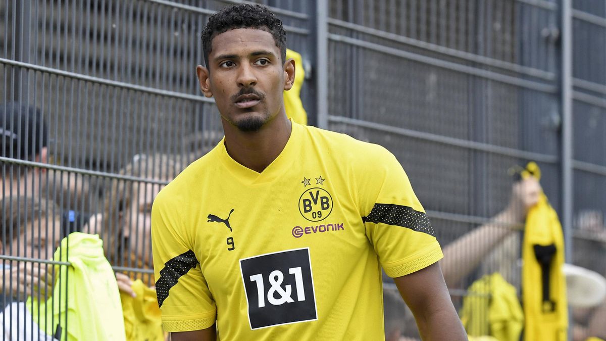Sebastien Haller: Borussia Dortmund striker diagnosed with testicular  tumour after feeling unwell during training - Eurosport