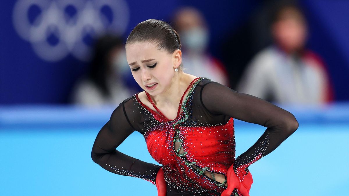 Kamila Valieva is in tranen nadat ze het podium mis is gelopen na haar vrije kür