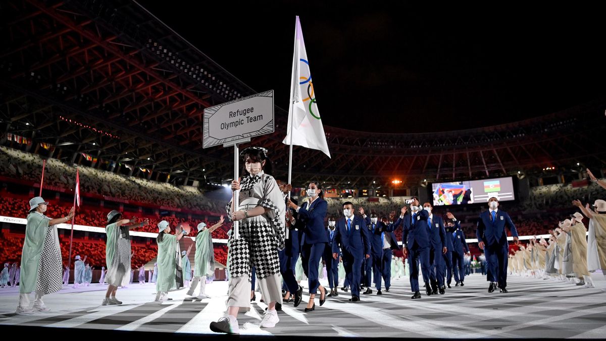 Flyktninglaget under åpningsseremonien i Tokyo-OL 2021.