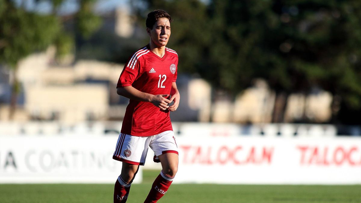 Borussia Dortmund Verpflichtet Das Nachste Talent Emre Mor Unterschreibt Beim Bvb Eurosport