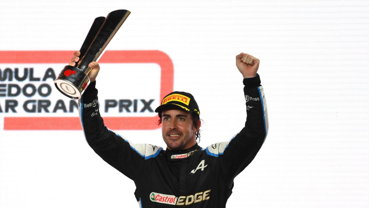 Alonso celebra su podio en Catar