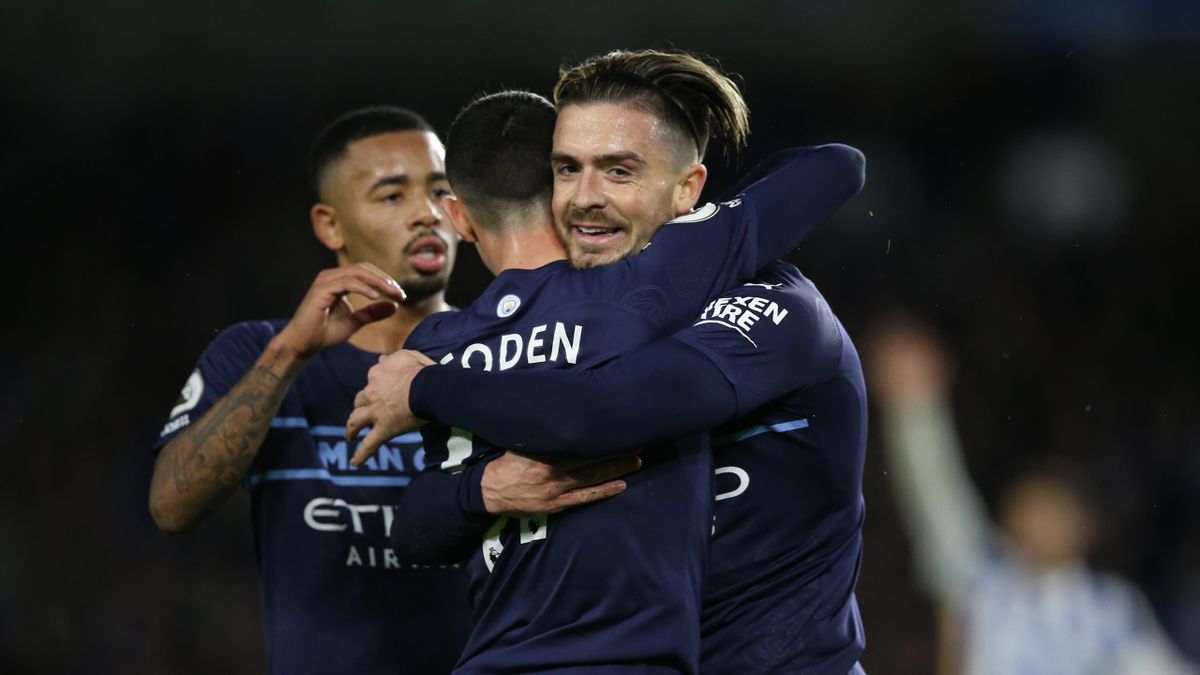 Phil Foden celebrates with Jack Grealish of Manchester City