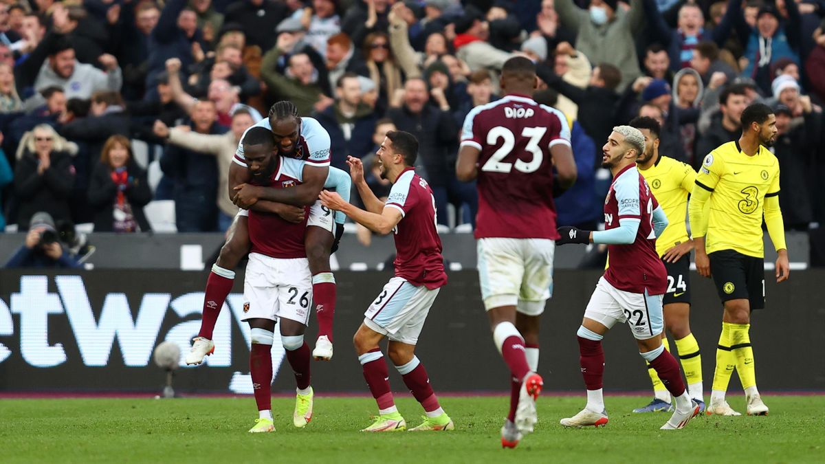 LONDON, ENGLAND - DECEMBER 04: Arthur Masuaku celebrates with teammates Michail Antonio and Pablo Fornals of West Ham United after scoring their team's third goal during the Premier League match between West Ham United and Chelsea at London Stadium on Dec