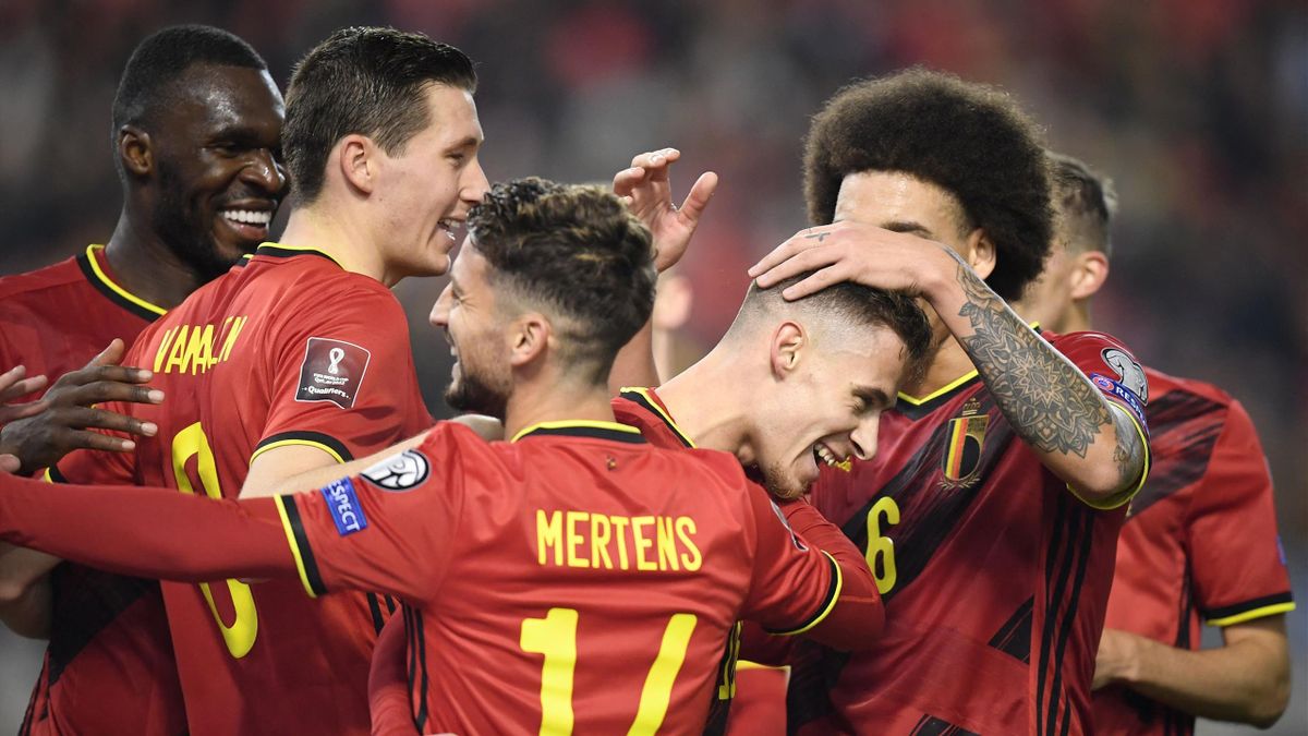 Thorgan Hazard félicité par ses coéquipiers, après son but pour la Belgique face à l'Estonie - 13/11/2021