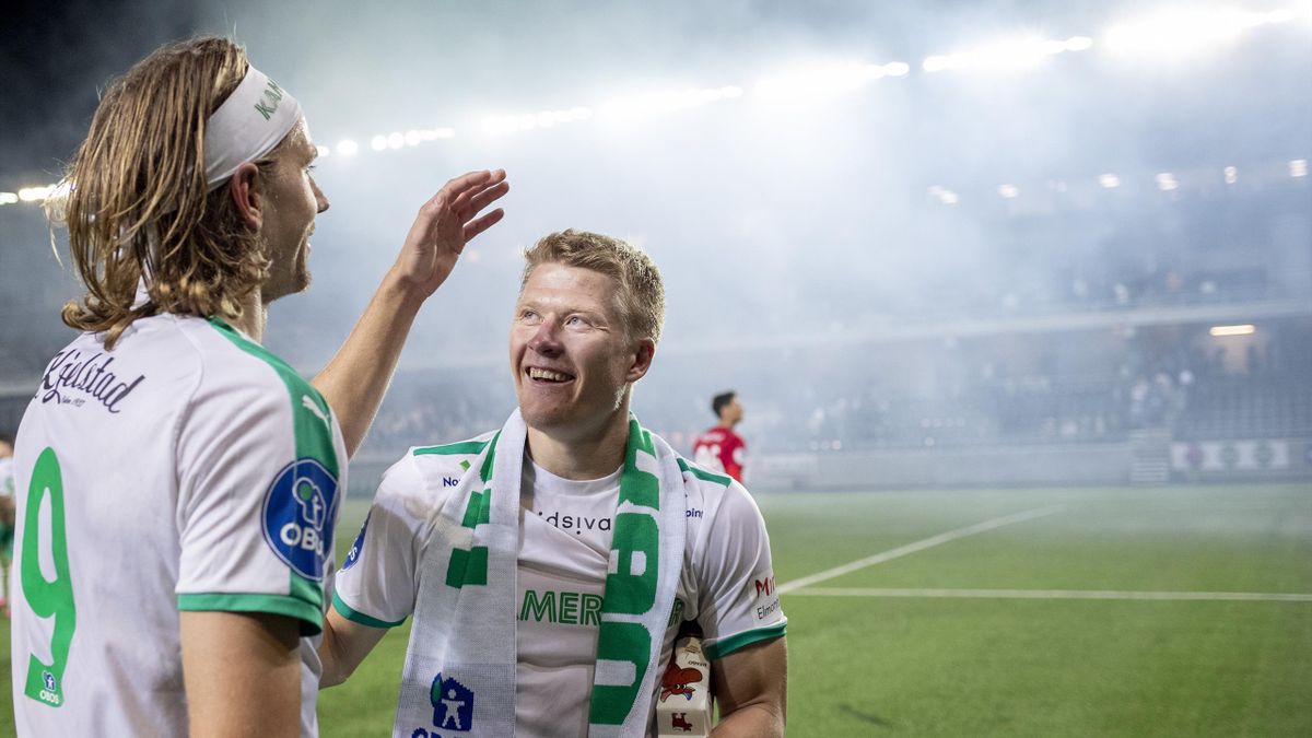 Hamkams Kristian Eriksen jubel etter at de vant fotball kampen i 1. divisjon mellom HamKam og Jerv på Briskeby stadion i Hamar.