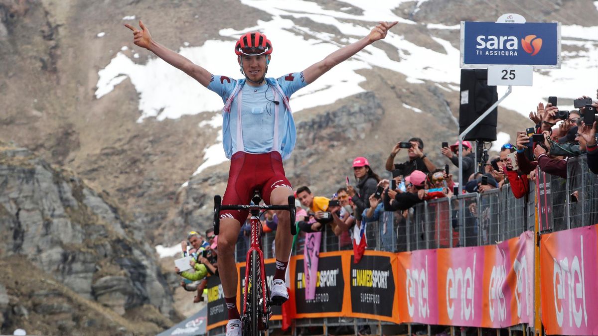 Ilnur Zakarin reacts as he crosses the finish line