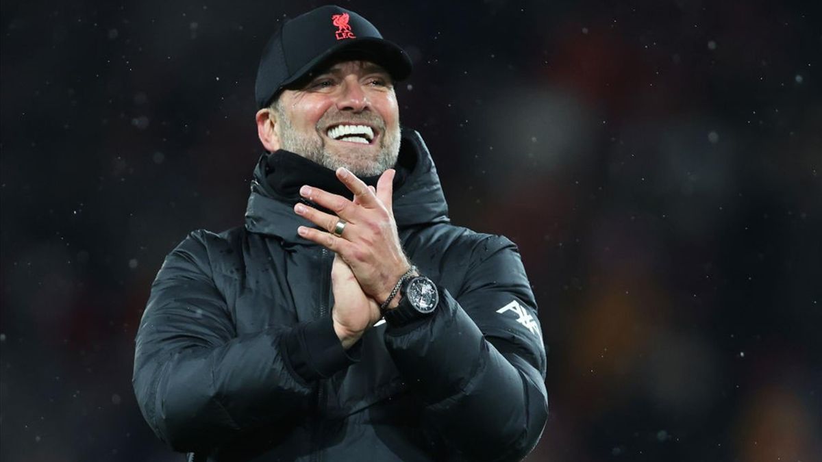 Jürgen Klopp festeggia con i tifosi la vittoria in Liverpool-Aston Villa - Premier League 2021/2022