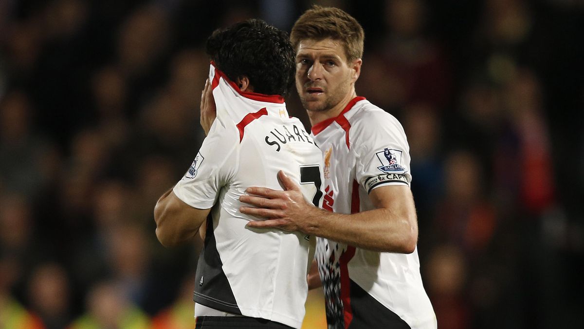 Steven Gerrard et Luis Suarez abattus après le nul de Liverpool à Crystal Palace (2013-2014) 