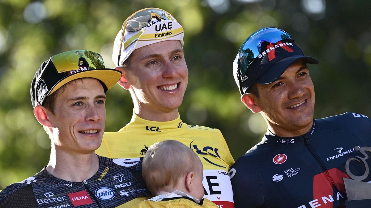 Tadej Pogacar, Jonas Vingegaard e Richard Carapaz sul podio della classifica generale a Parigi - Tour de France 2021