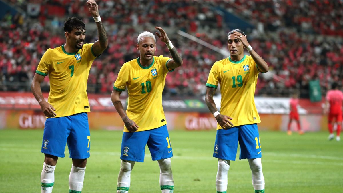 Lucas Paqueta, Neymar et Raphinha fêtent le but du joueur du PSG lors du match amical opposant la Corée du sud au Brésil, le 2 juin 2022