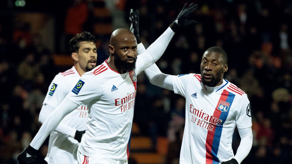 Moussa Dembele celebrates for Lyon