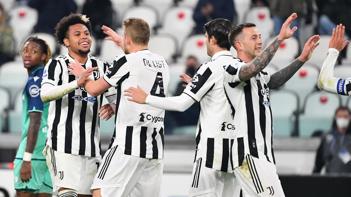 Juventus' US midfielder Weston McKennie (2ndL) celebrates after scoring his side's second goal during the Italian Serie A football match between Juventus and Udinese on January 15, 2022 at the Juventus stadium in Turin. (Photo by Isabella BONOTTO / AFP)