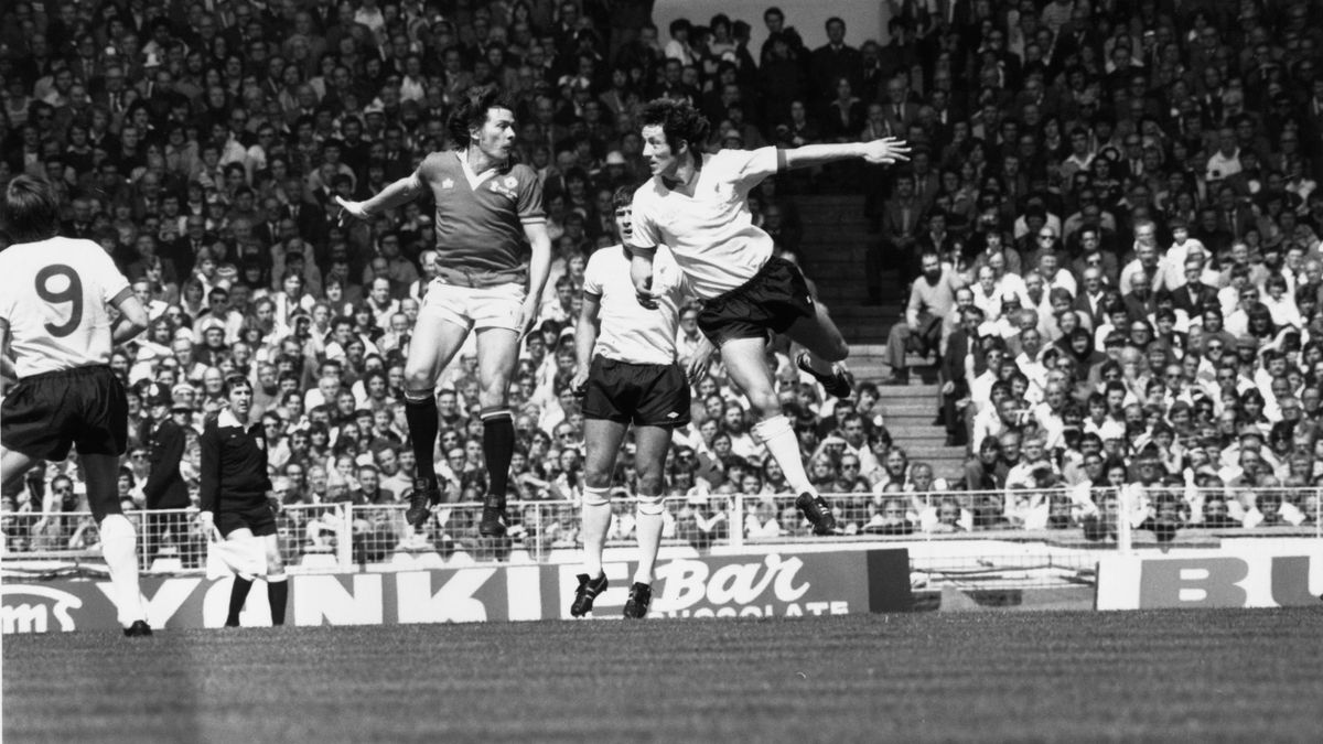 Stuart Pearson și Jimmy Case într-o finală de FA Cup, la mijlocul anilor 70