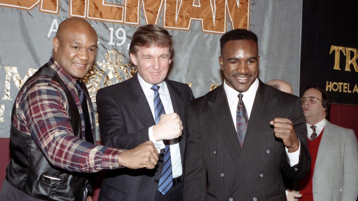 Джордж Форман, Дональд Трамп и Эвандер Холифилд перед «Битвой поколений» в 1991 году