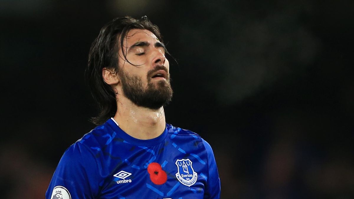 Andre Gomes of Everton looks dejected during the Premier League match between Everton FC and Tottenham Hotspur at Goodison Park