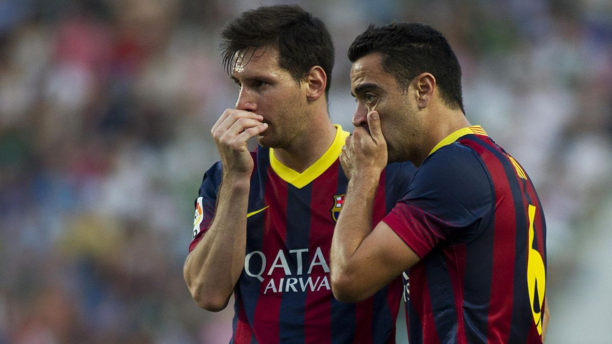 Lionel Messi et Xavi semblent perplexes quant aux chances du Barça d'être sacrés.