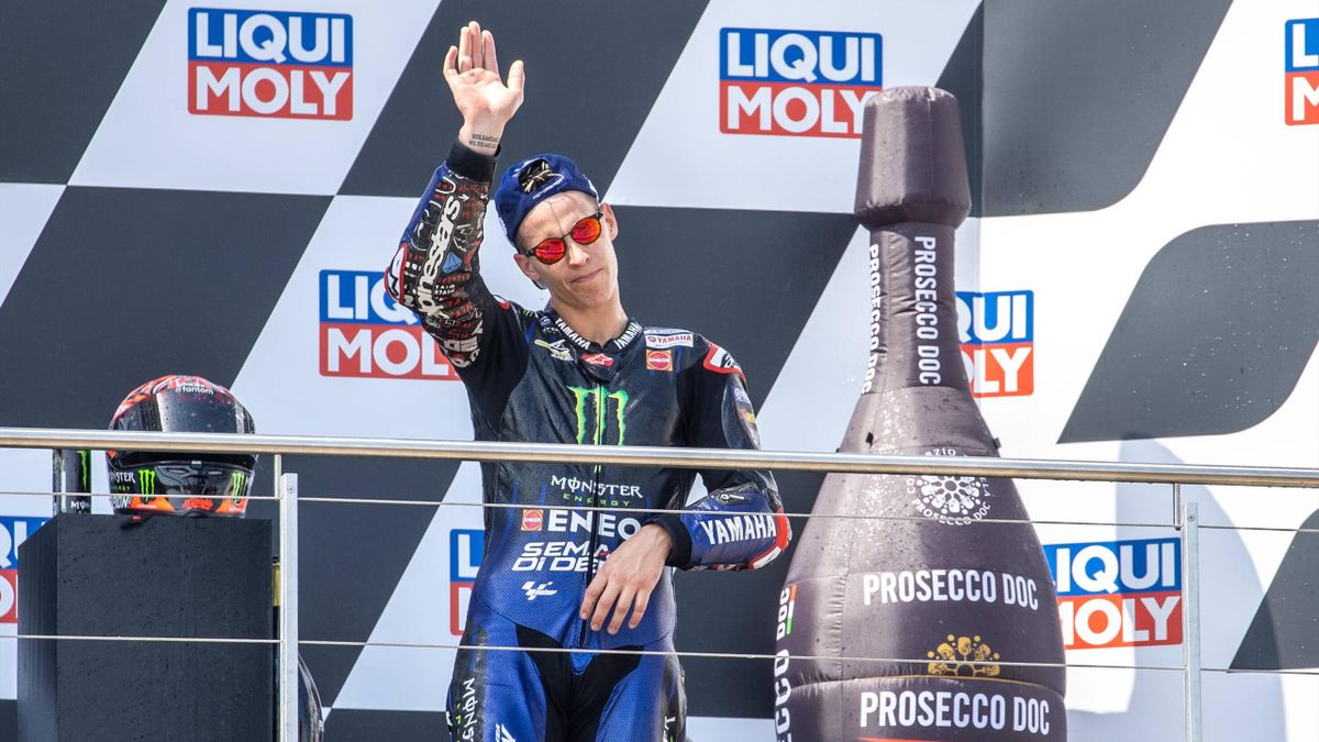 Fabio Quartararo festeggia sul podio la vittoria del Gran Premio di Germania di MotoGP - Mondiale 2022